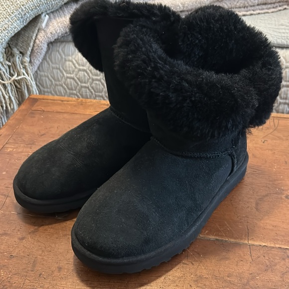 Size 8, black Bailey Button Ugg Boots - Picture 6 of 7